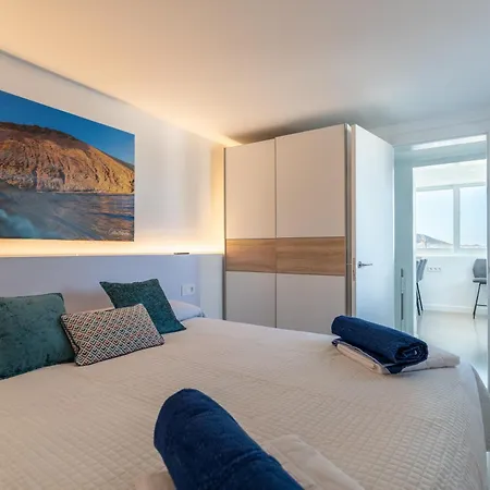 2 Sea Breeze Famara