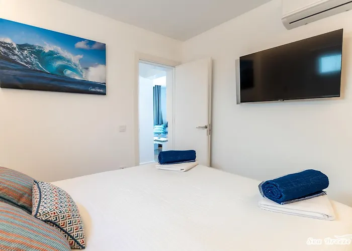 2 Sea Breeze Апартаменты Фамара