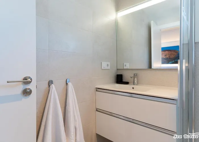 2 Sea Breeze Апартаменты *