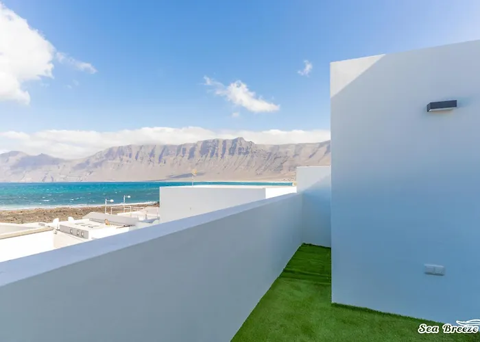 Апартаменты 2 Sea Breeze Фамара